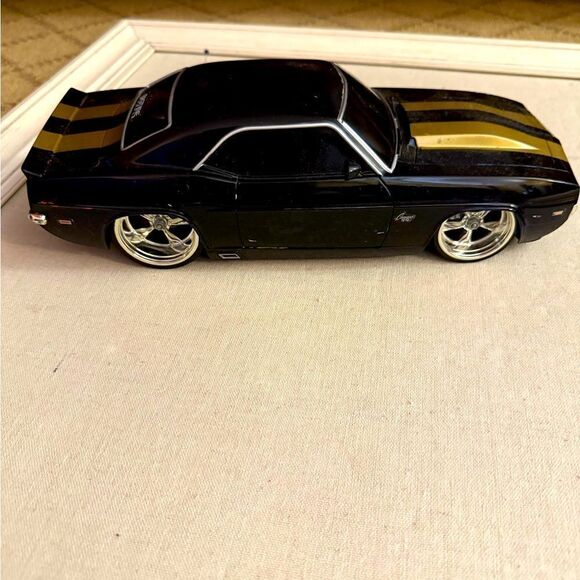 1968 CHEVY CAMARO Z 28 CONVERTIBLE, BLACK BY MAISTO "PRO RODZ" # 31066 - Picture 6 of 10